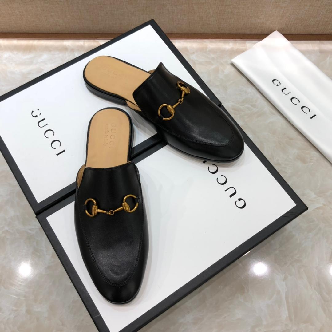 Gucciblack Slipper with golden button MS07527