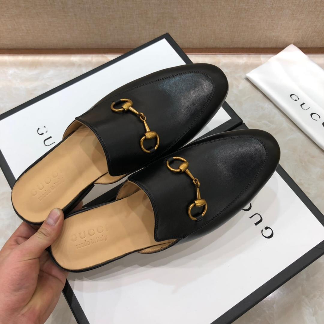 Gucciblack Slipper with golden button MS07527