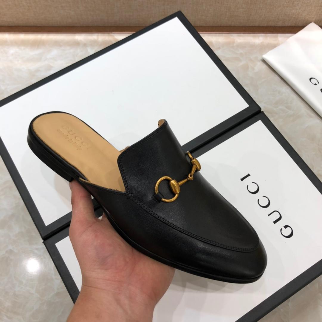 Gucciblack Slipper with golden button MS07527