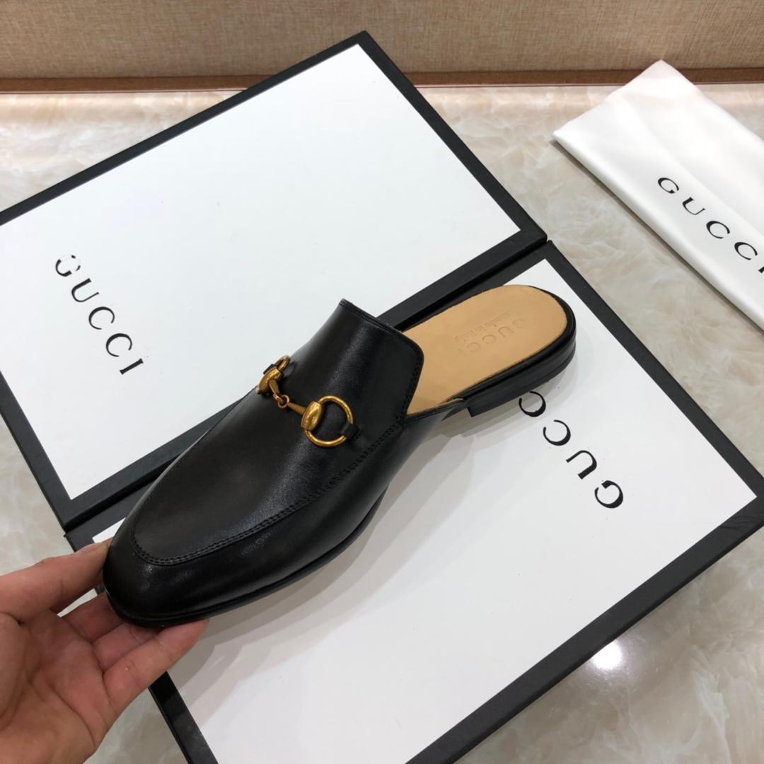 Gucciblack Slipper with golden button MS07527