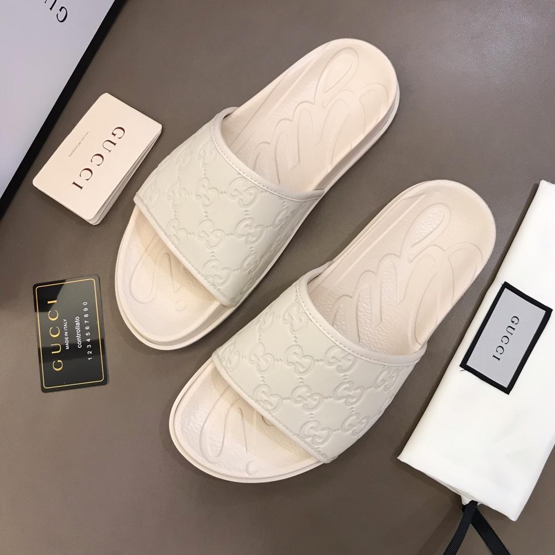 Gucci white Slippers with GG design MS02665