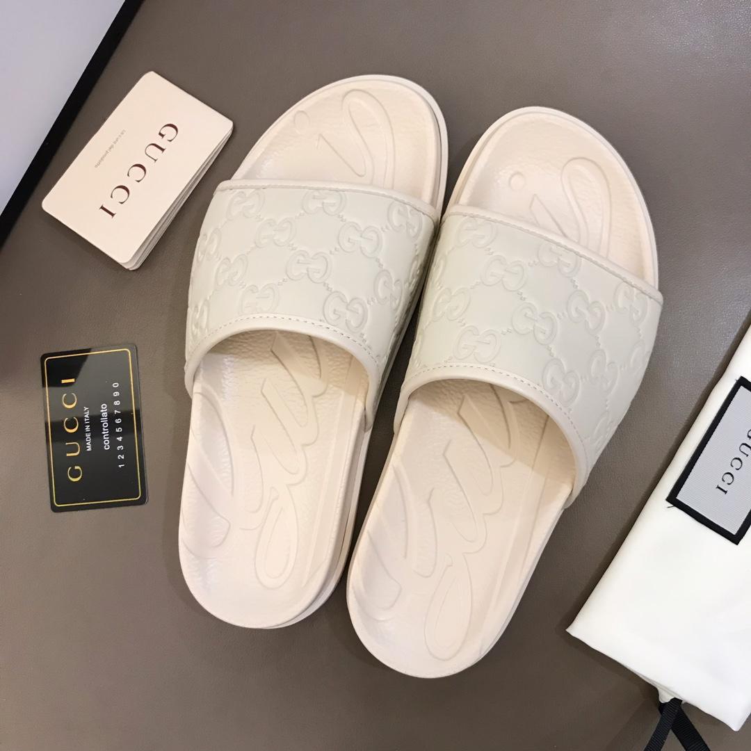 Gucci white Slippers with GG design MS02665