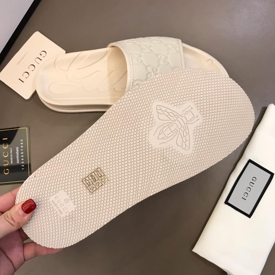 Gucci white Slippers with GG design MS02665