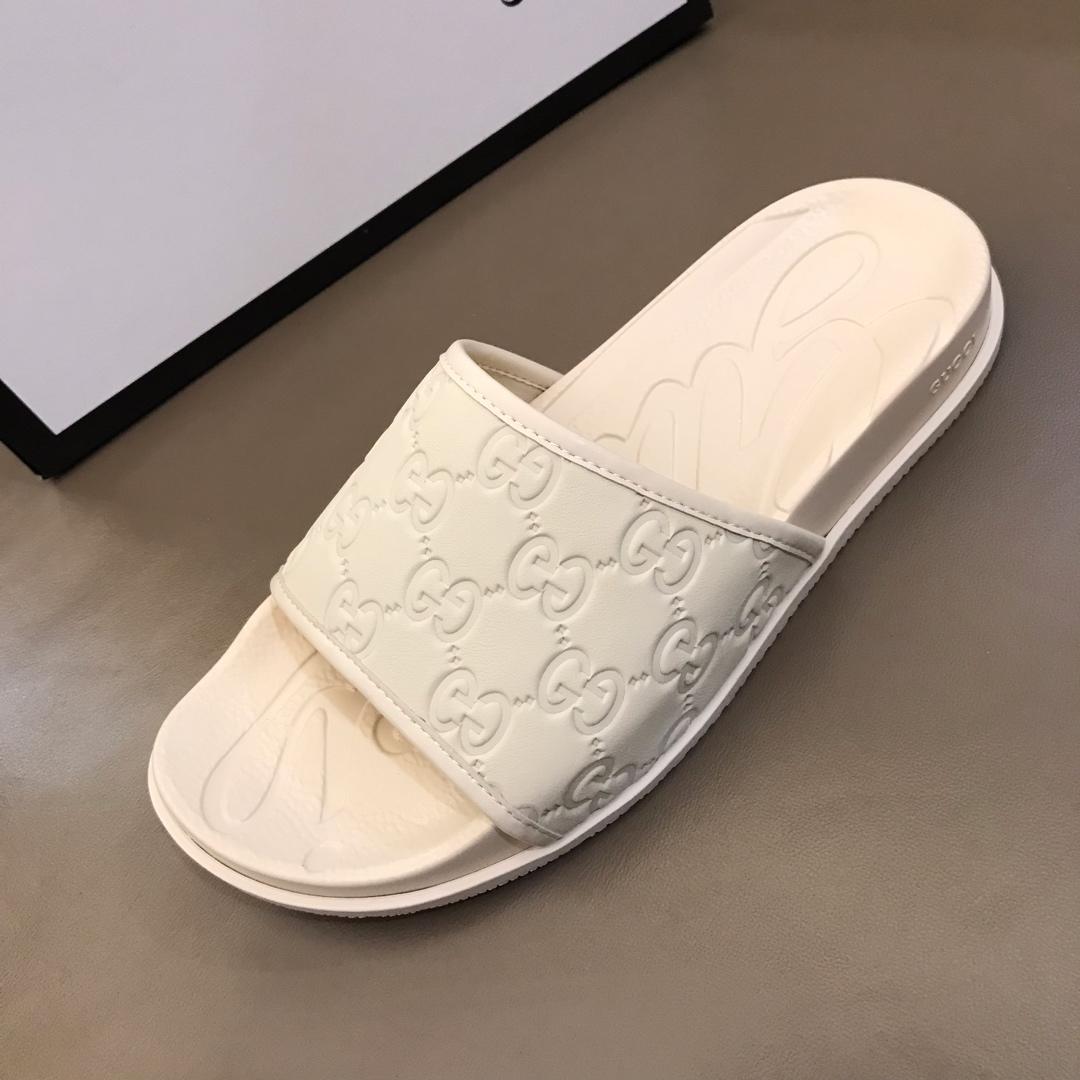 Gucci white Slippers with GG design MS02665