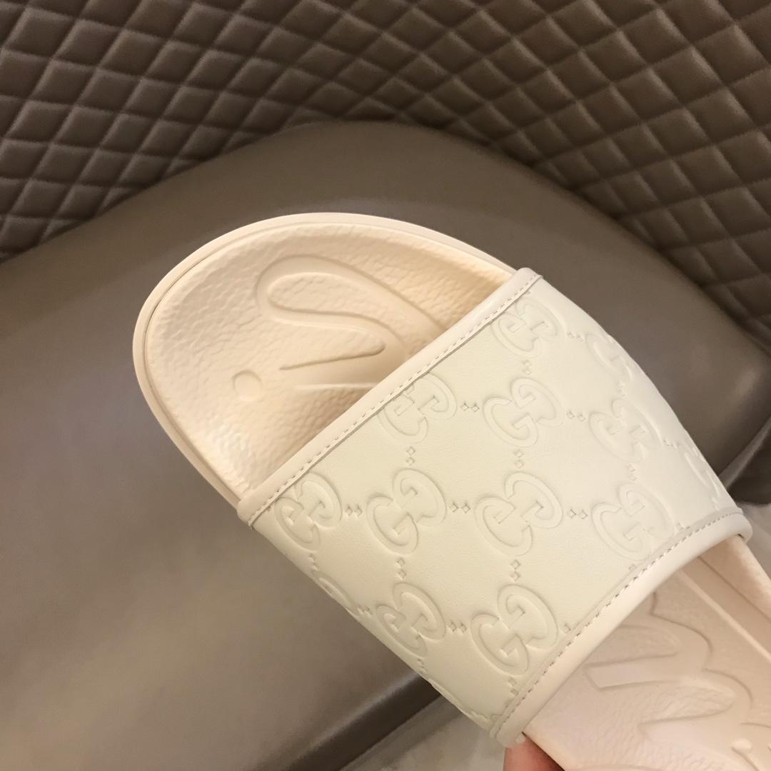 Gucci white Slippers with GG design MS02665