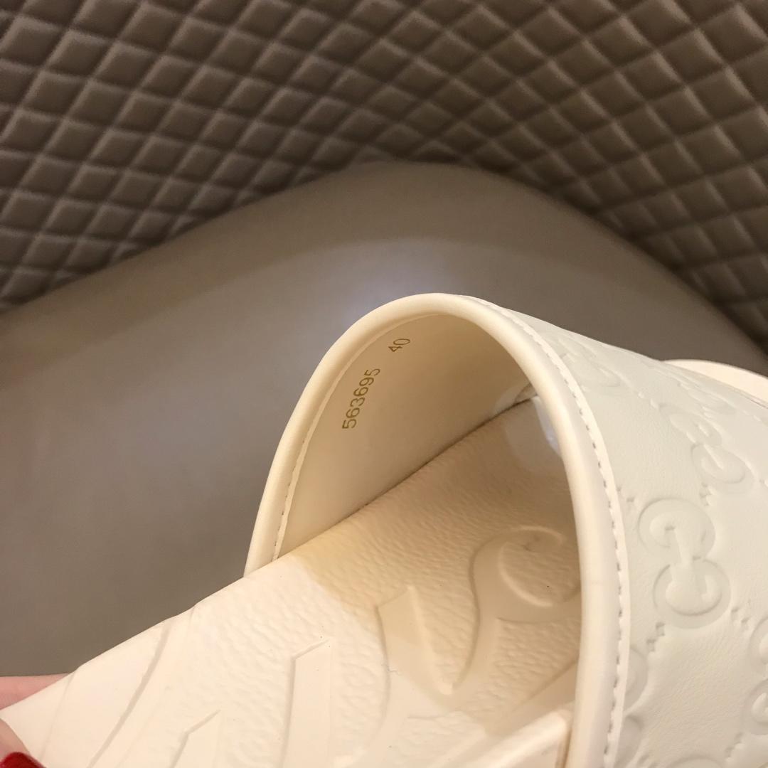 Gucci white Slippers with GG design MS02665