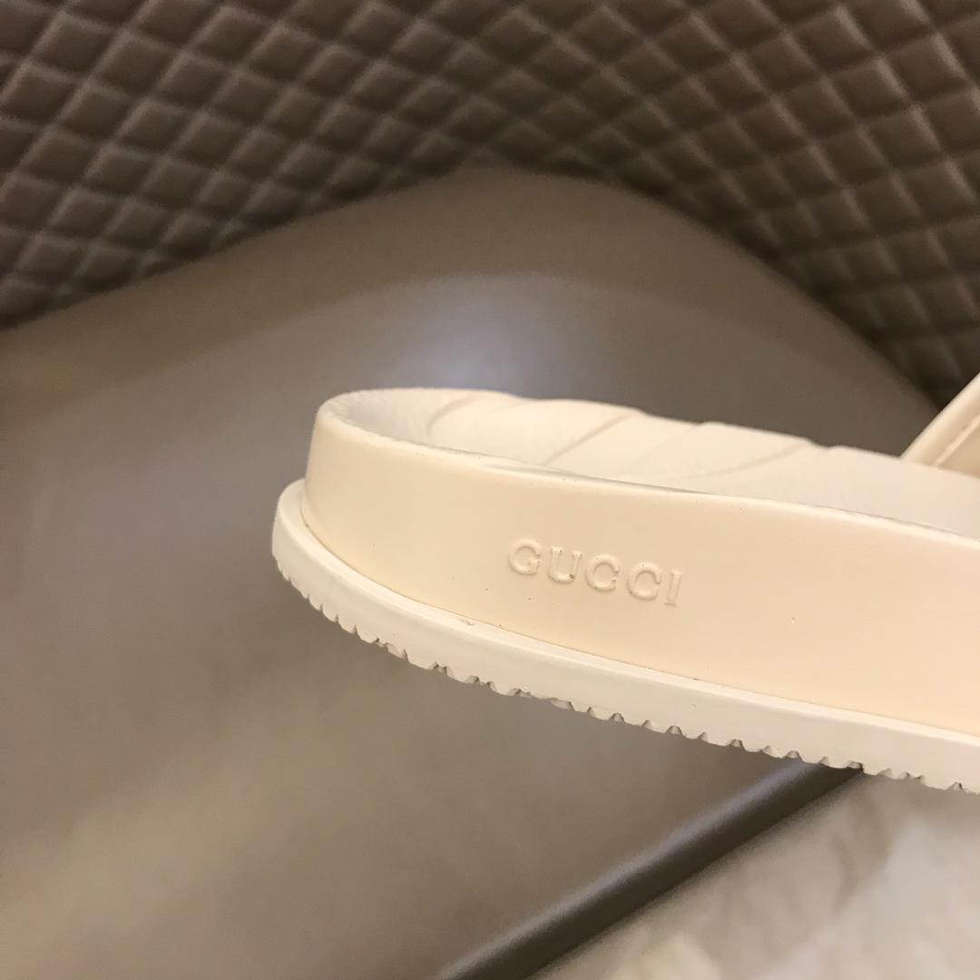 Gucci white Slippers with GG design MS02665