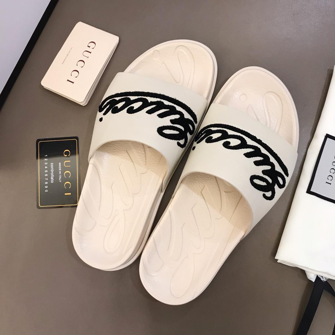 Gucci white Slippers with black gucci design MS02666