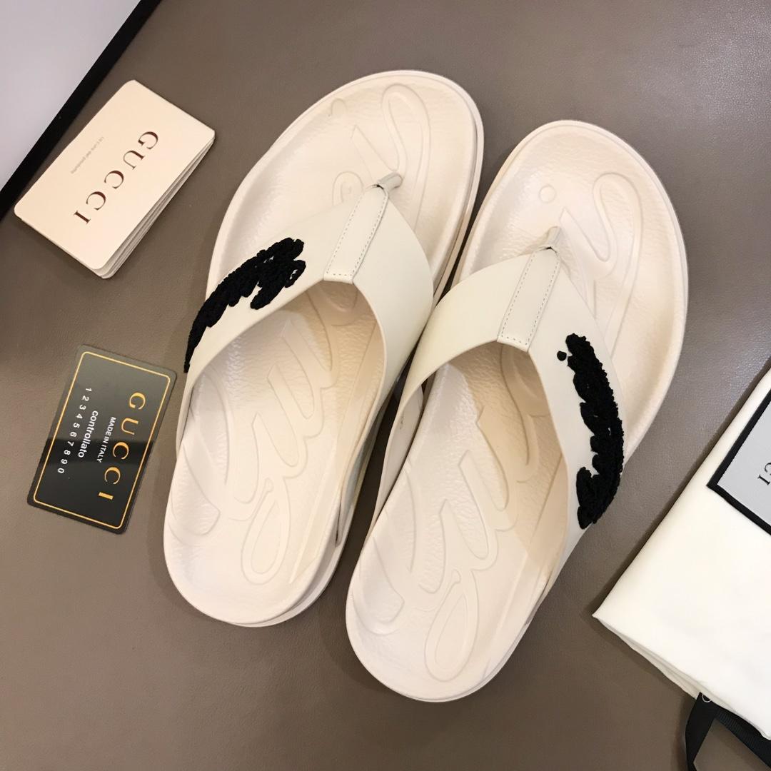 Gucci white Slippers with black gucci design MS02664