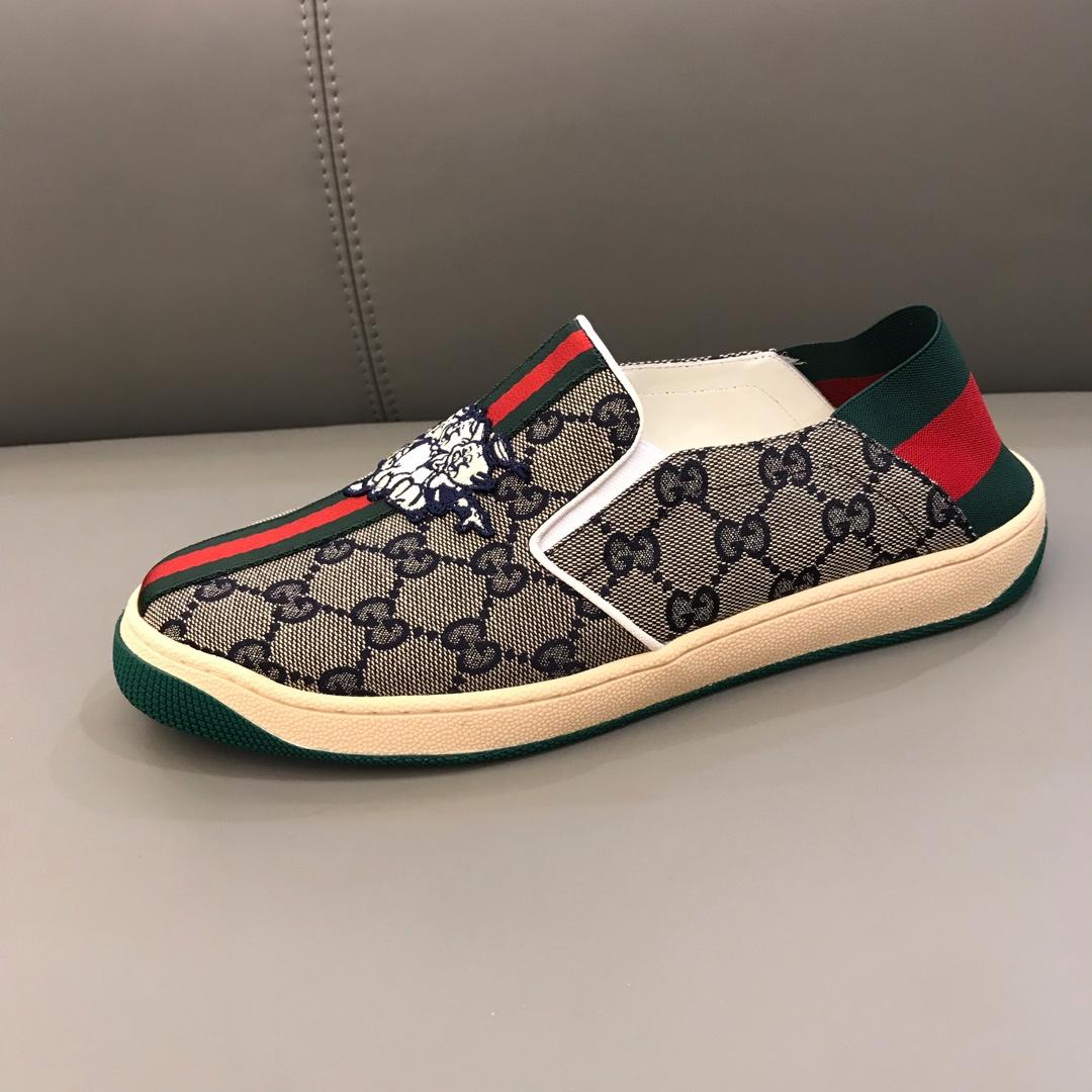 Gucci Perfect Quality Sneakers Grey and Disney piggy embroidery with beige soles MS02712