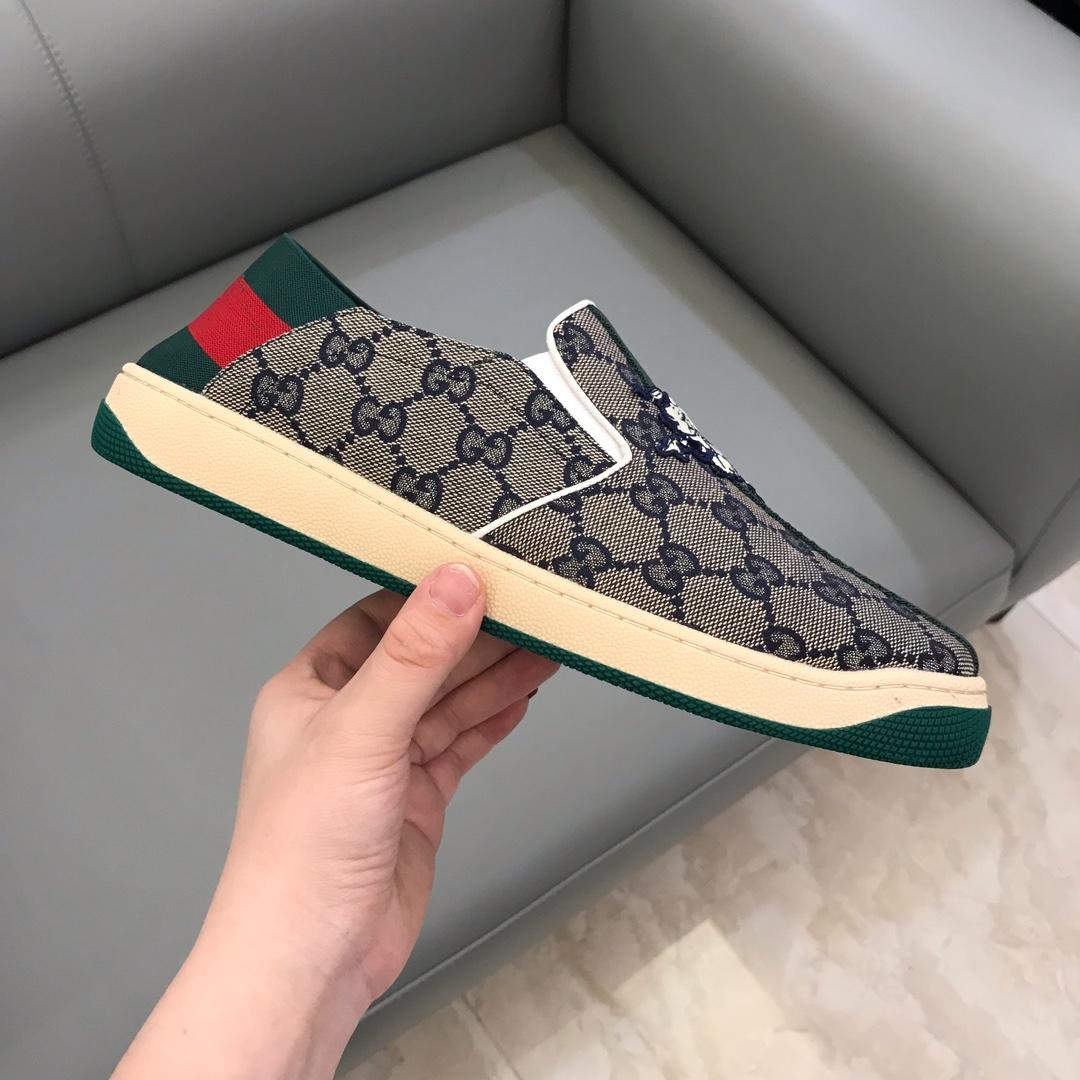 Gucci Perfect Quality Sneakers Grey and Disney piggy embroidery with beige soles MS02712