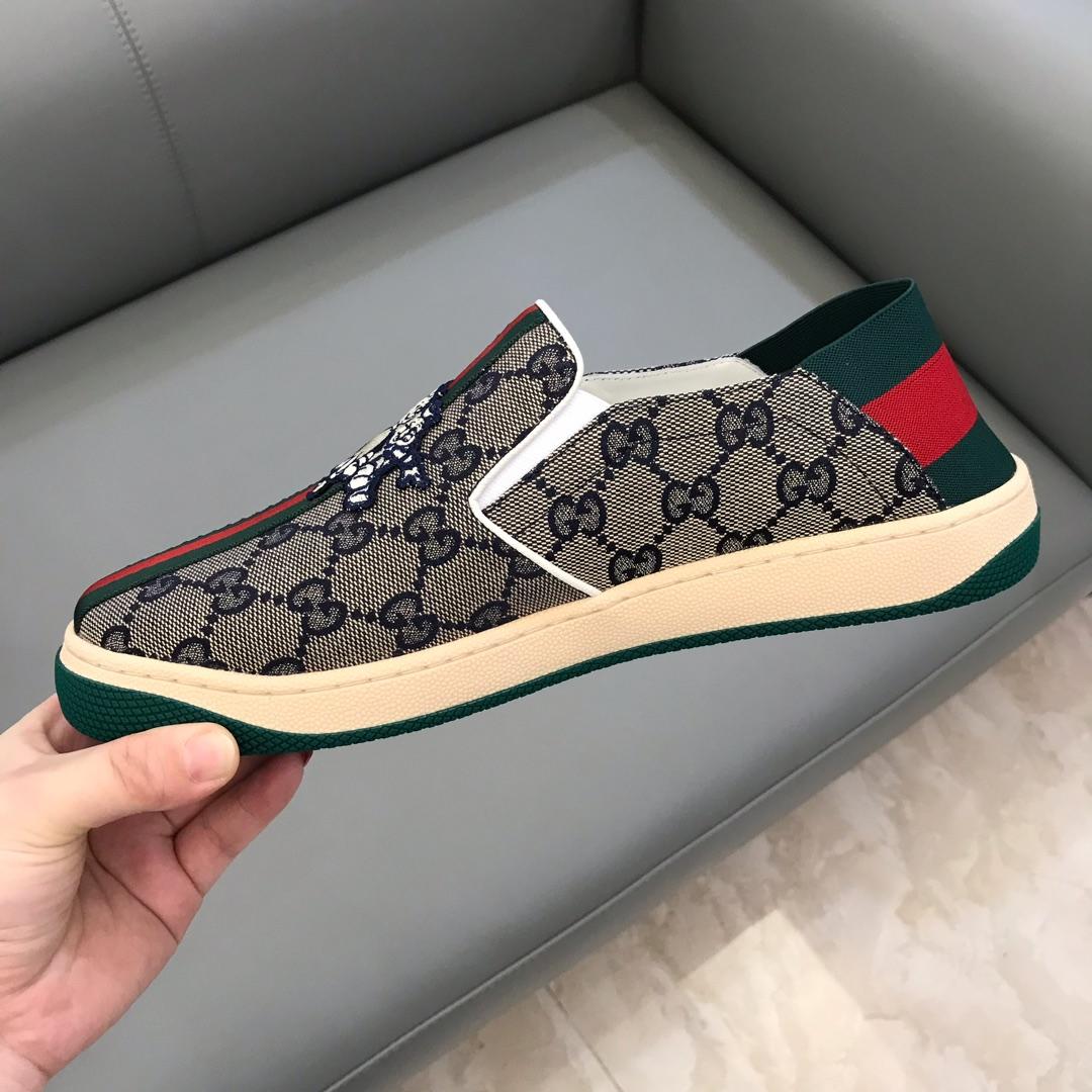 Gucci Perfect Quality Sneakers Grey and Disney piggy embroidery with beige soles MS02712