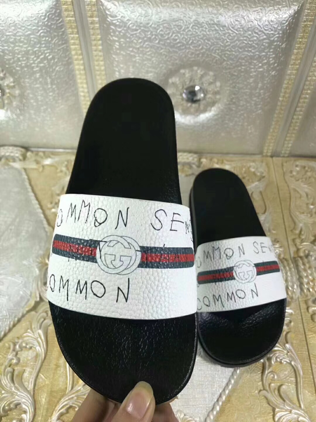 Gucci Logo White Sandals OF_46D2678C8133