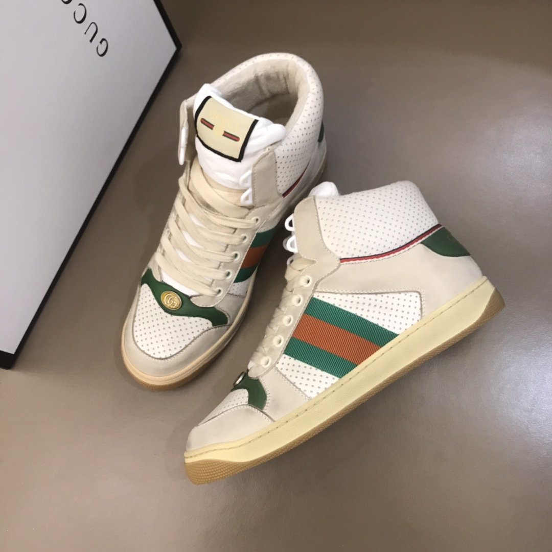 Gucci High-to High Quality Sneakers Beige and white canvas and beige rubber soles MS021077
