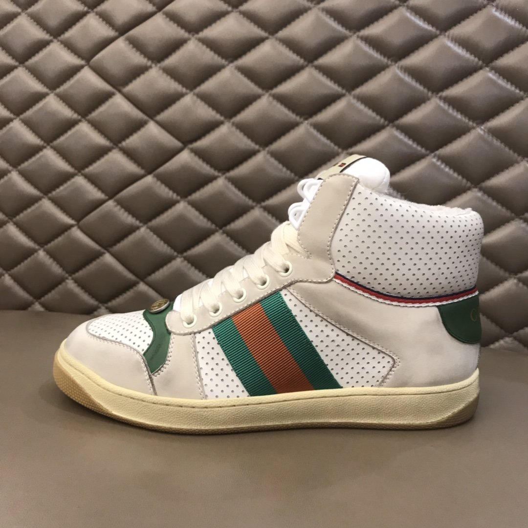 Gucci High-to High Quality Sneakers Beige and white canvas and beige rubber soles MS021077