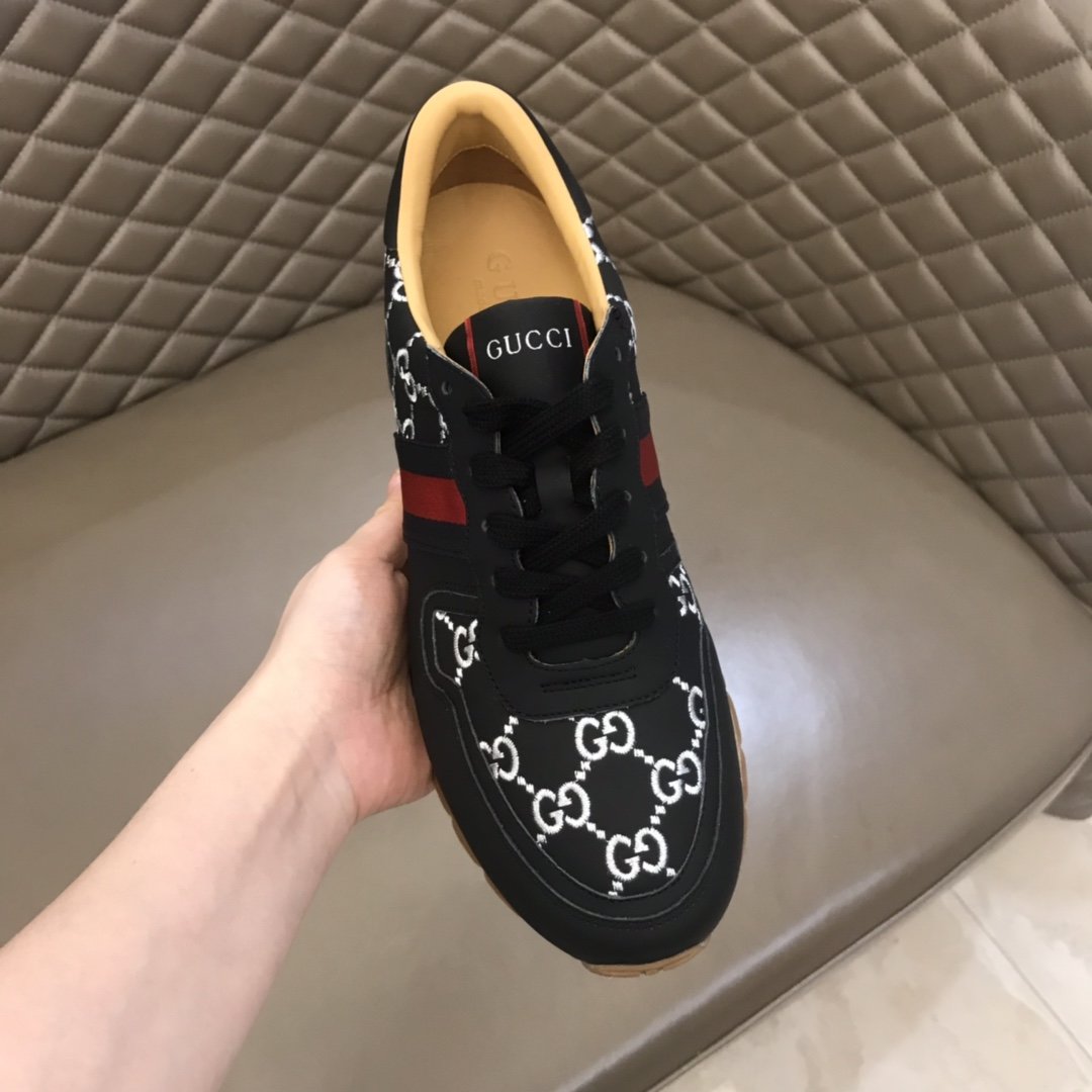 Gucci High Quality Sneakers Black and white GG embroidery and silver details MS021082