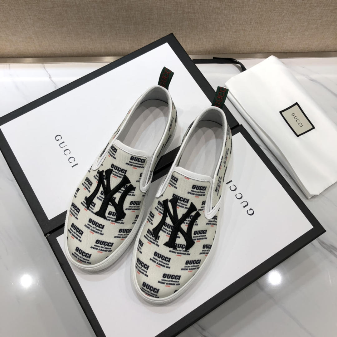 Gucci Fashion Sneakers White and black NY embroidered Gucci print with white sole MS07779