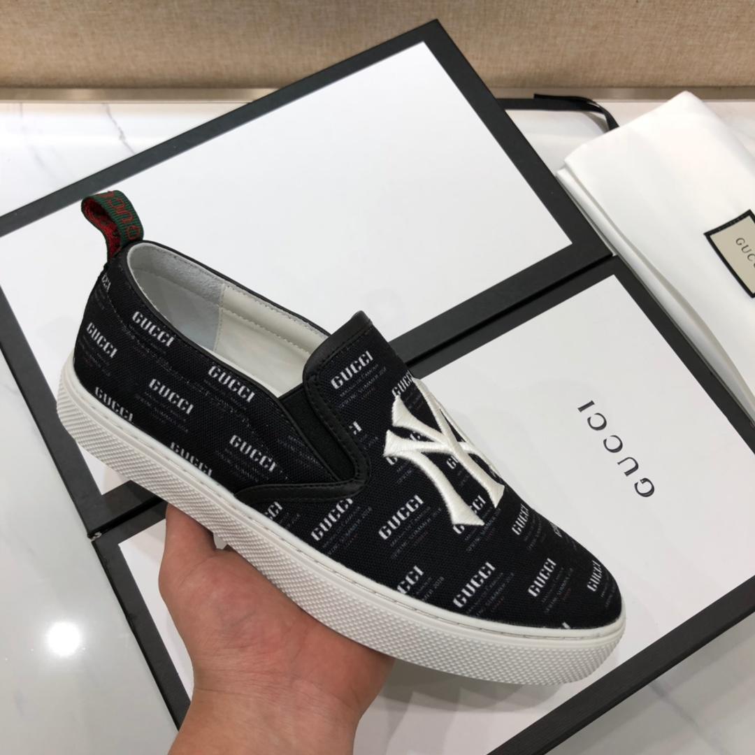 Gucci Fashion Sneakers Black and White NY Embroidered Gucci Print with White Sole MS07780