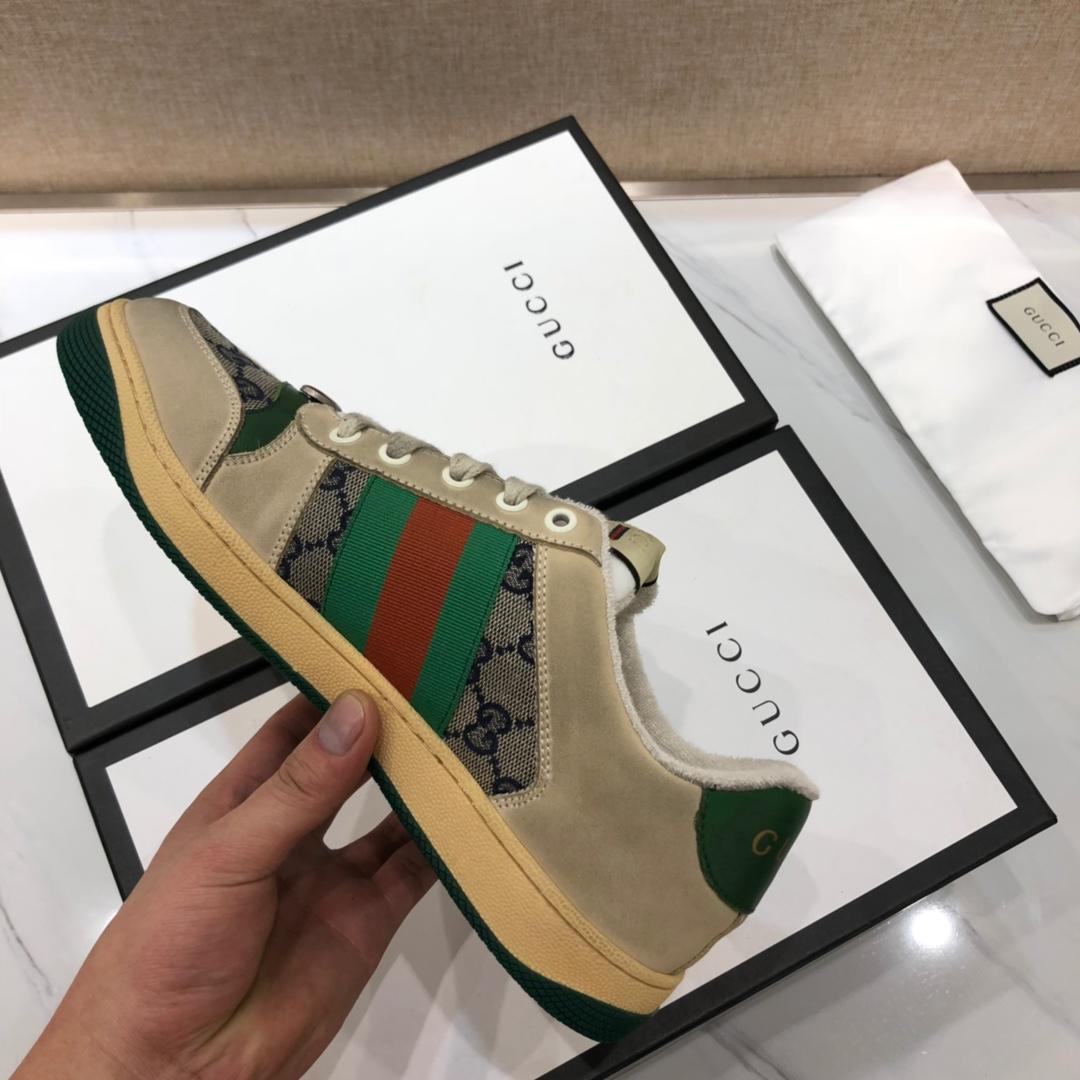 Gucci Fashion Sneakers Beige suede and three piglet embroidery with brown rubber sole MS07630