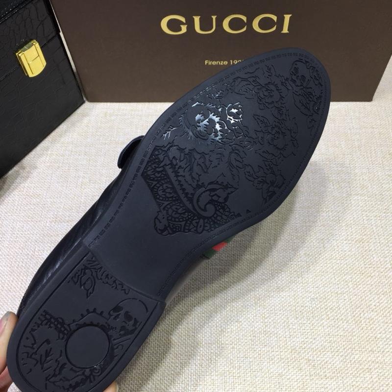 Gucci Black Leather loafer With Golden Buckle MS07554