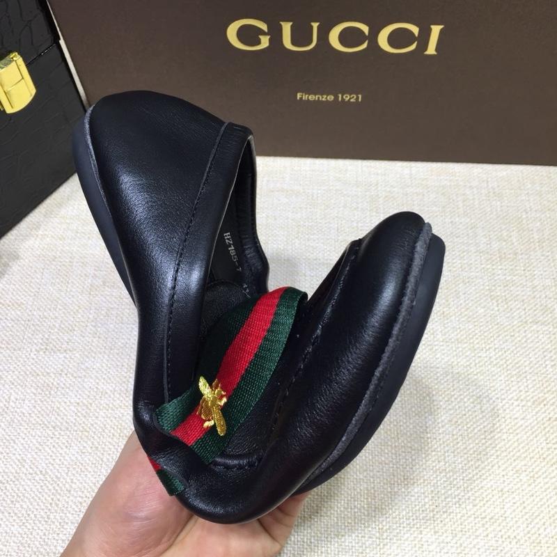 Gucci Black Leather loafer With Bee MS07553