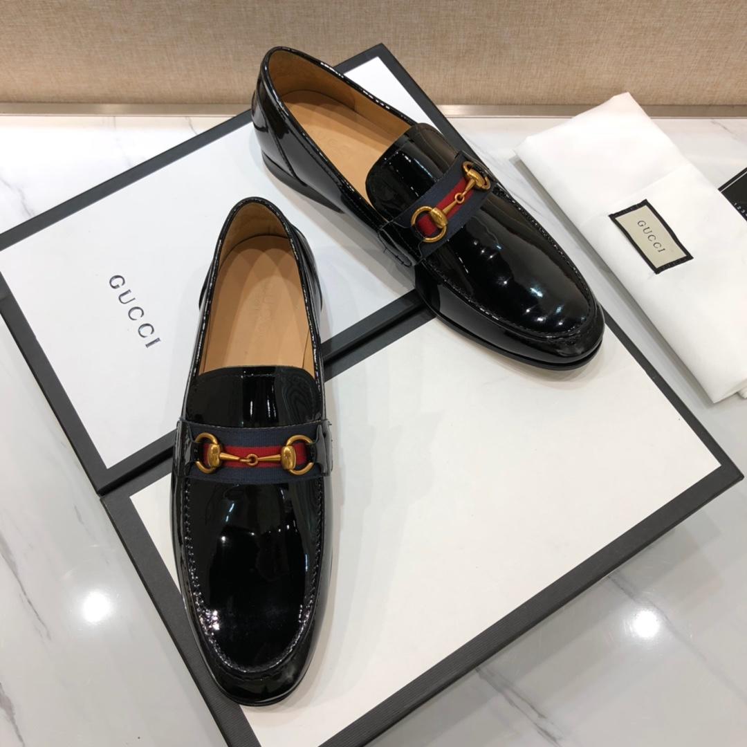 Gucci Black Bright Leather loafer with GG Web MS07535