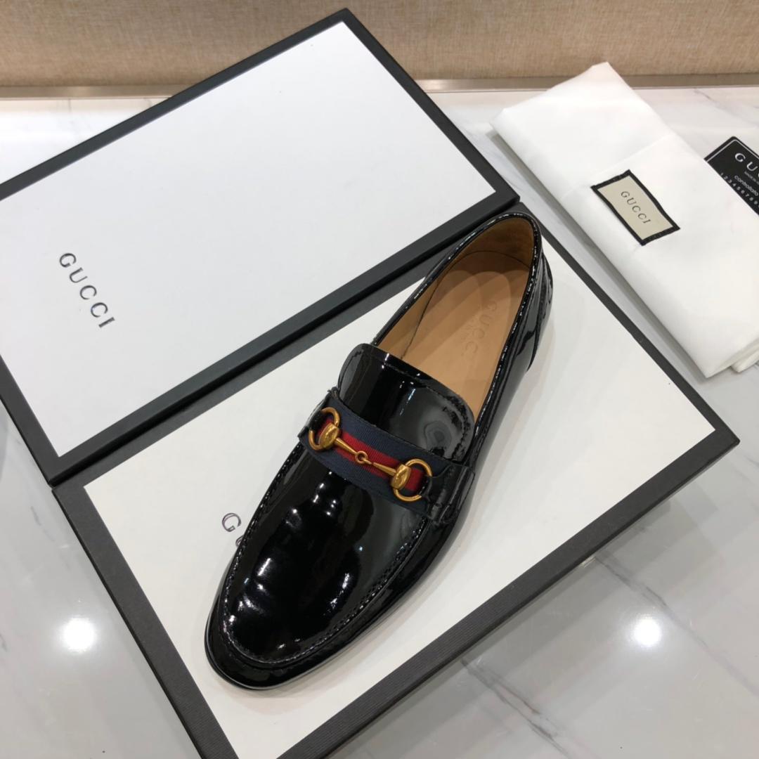Gucci Black Bright Leather loafer with GG Web MS07535