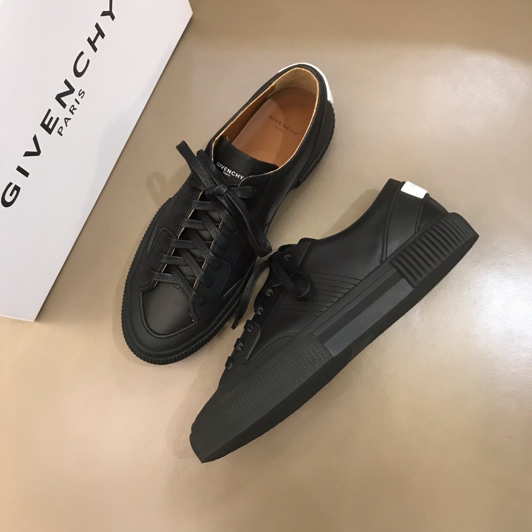 Givenchy High Quality Sneakers black and black rubber sole with White heel MS021144