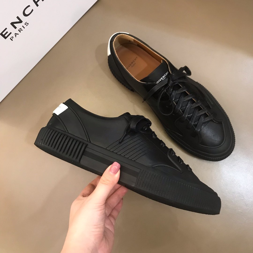 Givenchy High Quality Sneakers black and black rubber sole with White heel MS021144