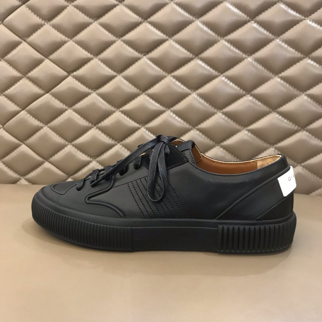 Givenchy High Quality Sneakers black and black rubber sole with White heel MS021144