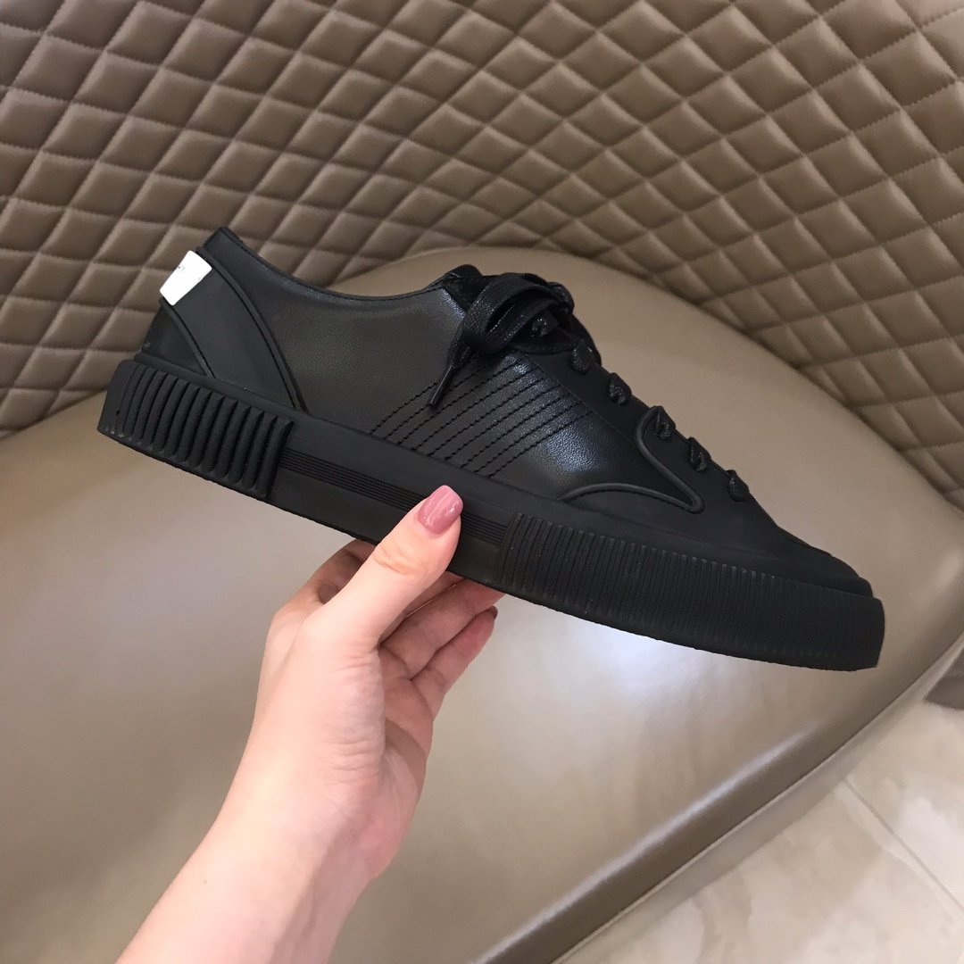 Givenchy High Quality Sneakers black and black rubber sole with White heel MS021144