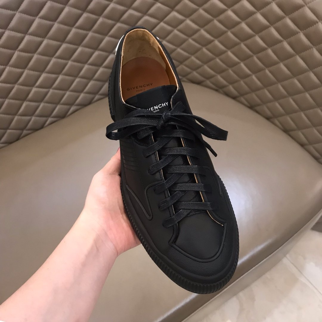 Givenchy High Quality Sneakers black and black rubber sole with White heel MS021144