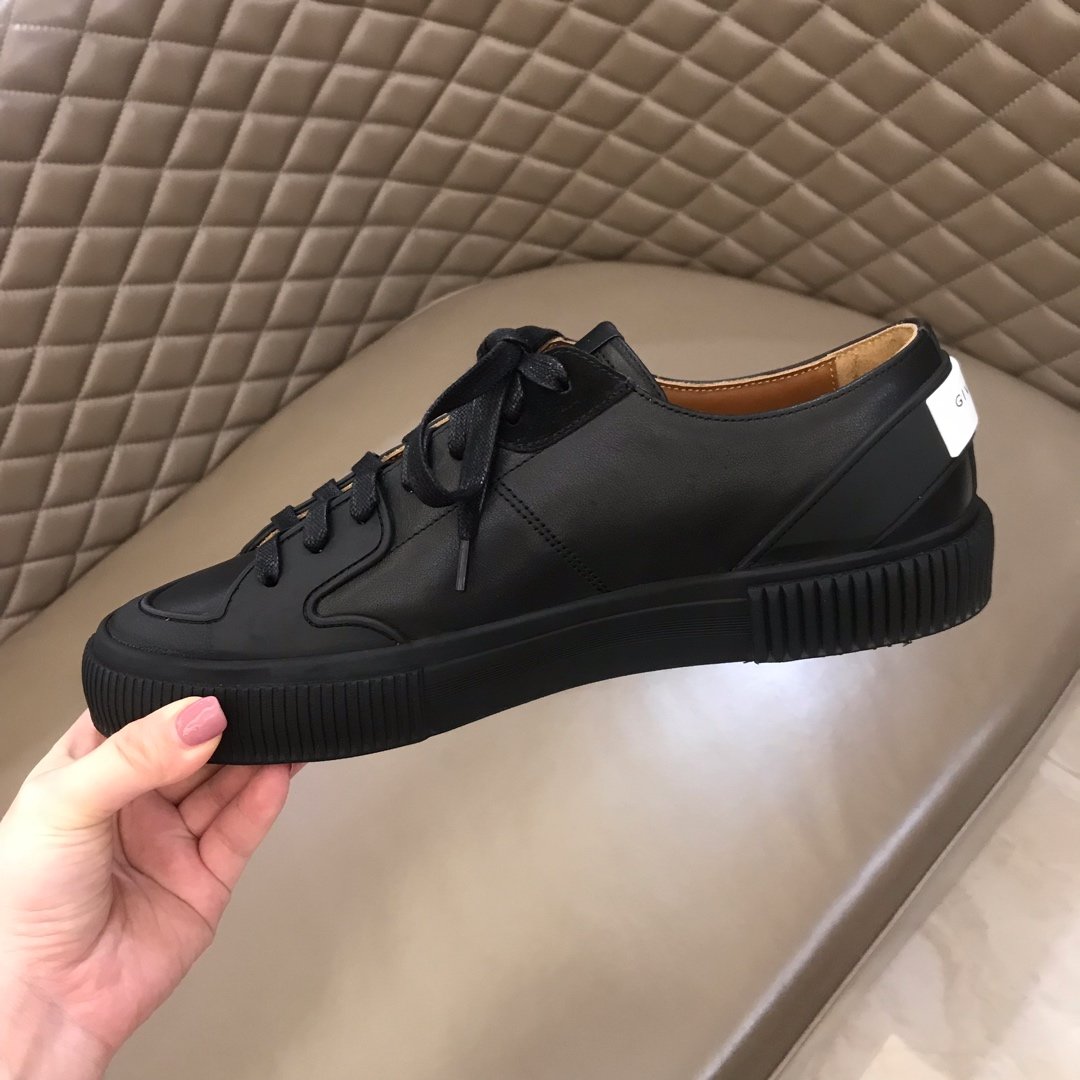 Givenchy High Quality Sneakers black and black rubber sole with White heel MS021144