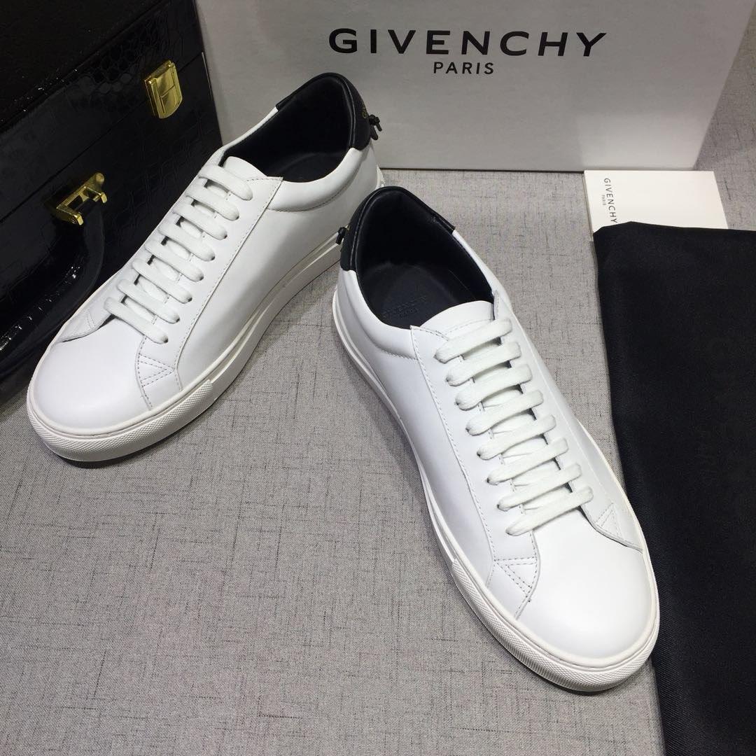 Givenchy Fashion Sneakers White and white rubber sole with black heel MS07455