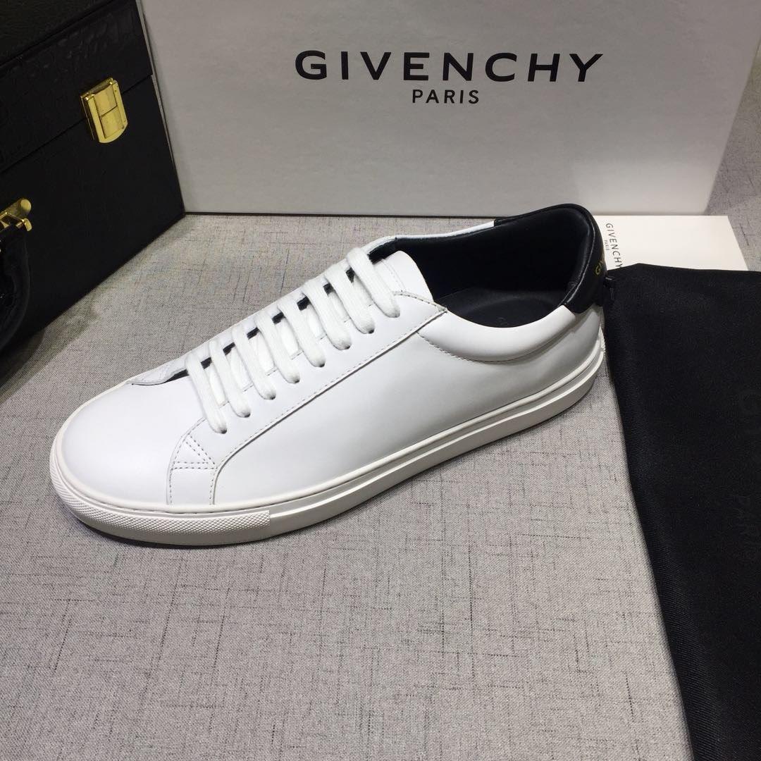 Givenchy Fashion Sneakers White and white rubber sole with black heel MS07455