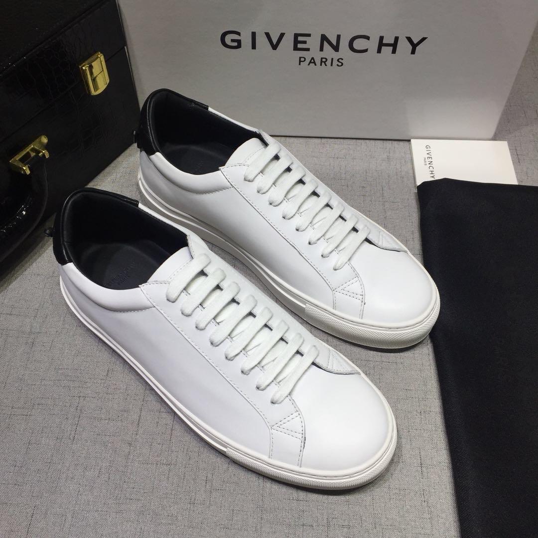 Givenchy Fashion Sneakers White and white rubber sole with black heel MS07455