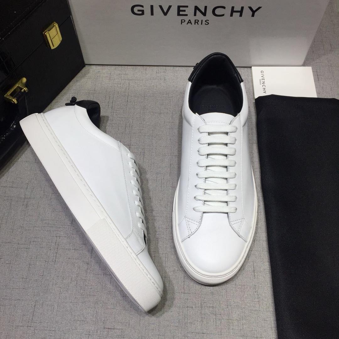 Givenchy Fashion Sneakers White and white rubber sole with black heel MS07455