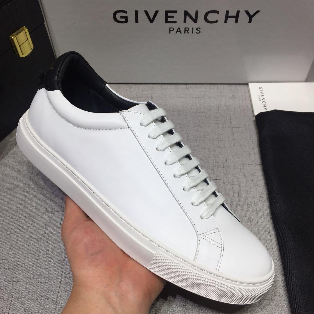 Givenchy Fashion Sneakers White and white rubber sole with black heel MS07455