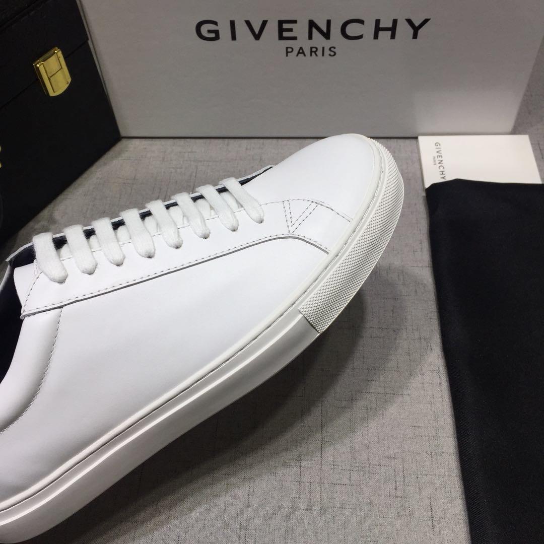 Givenchy Fashion Sneakers White and white rubber sole with black heel MS07455