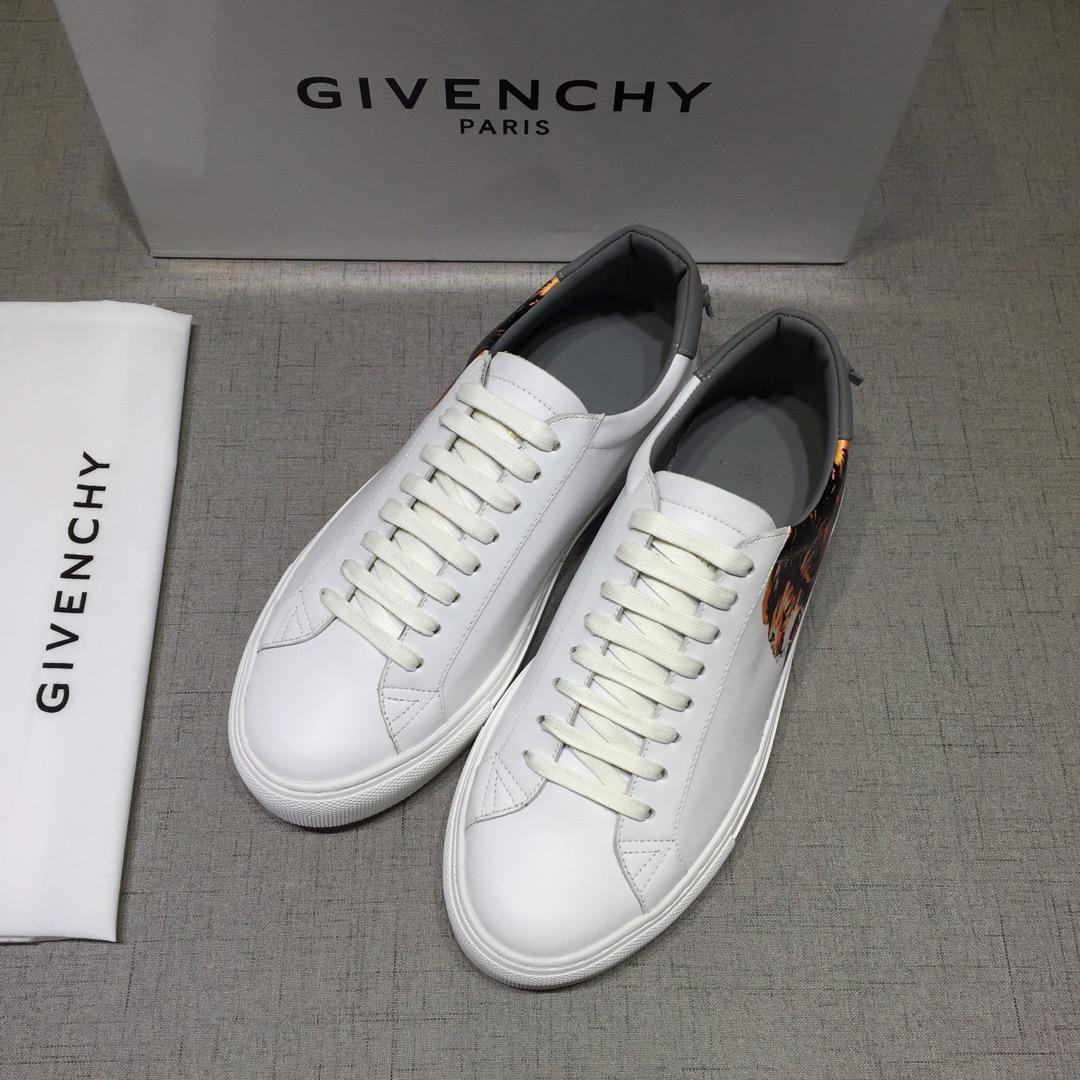 Givenchy Fashion Sneakers White and Lion print with grey heel MS07444