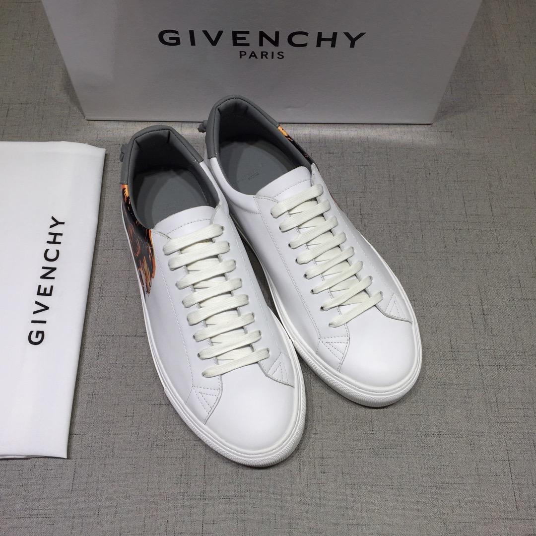 Givenchy Fashion Sneakers White and Lion print with grey heel MS07444