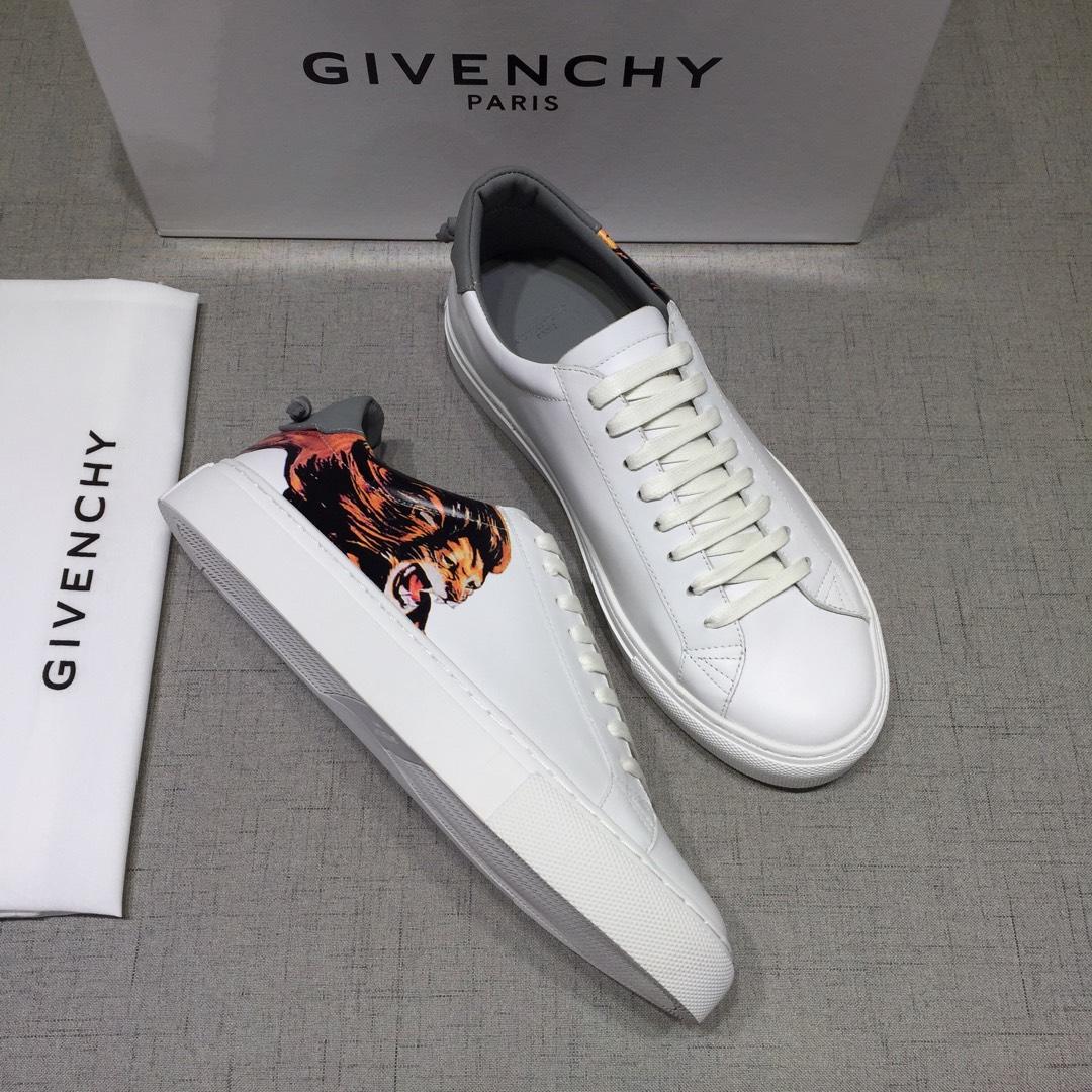 Givenchy Fashion Sneakers White and Lion print with grey heel MS07444