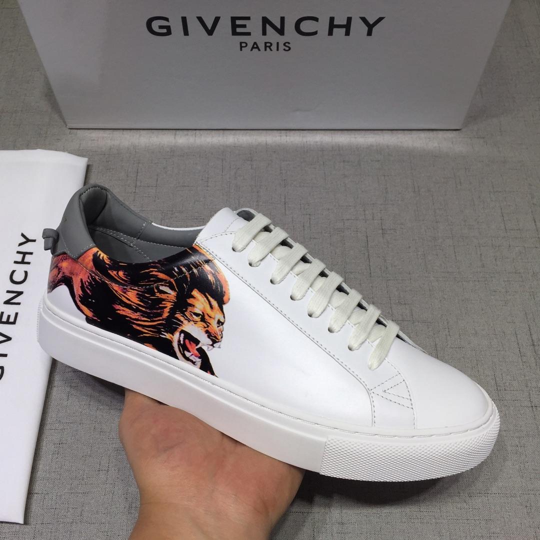 Givenchy Fashion Sneakers White and Lion print with grey heel MS07444