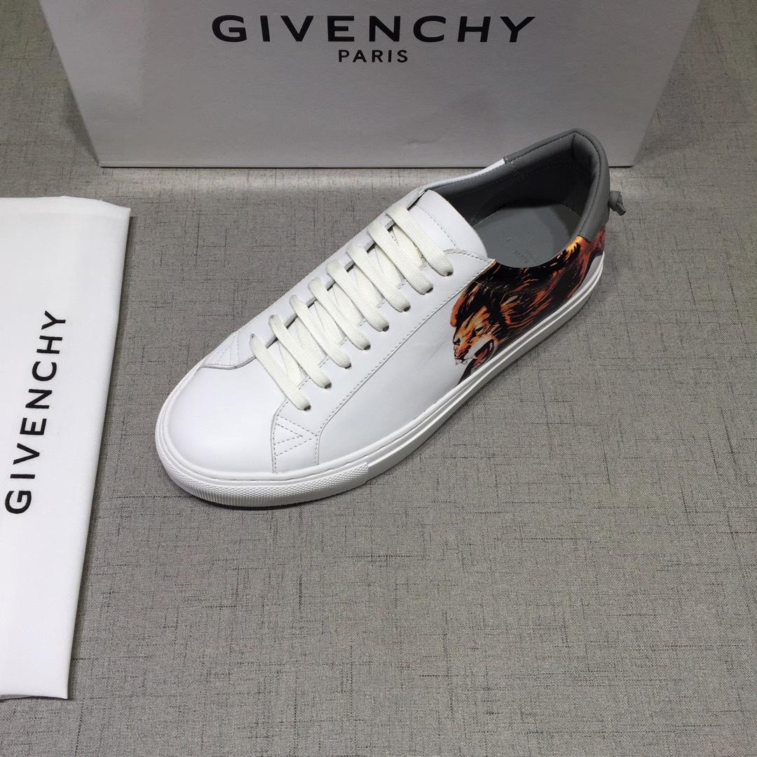 Givenchy Fashion Sneakers White and Lion print with grey heel MS07444