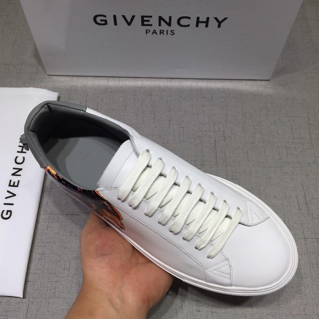 Givenchy Fashion Sneakers White and Lion print with grey heel MS07444