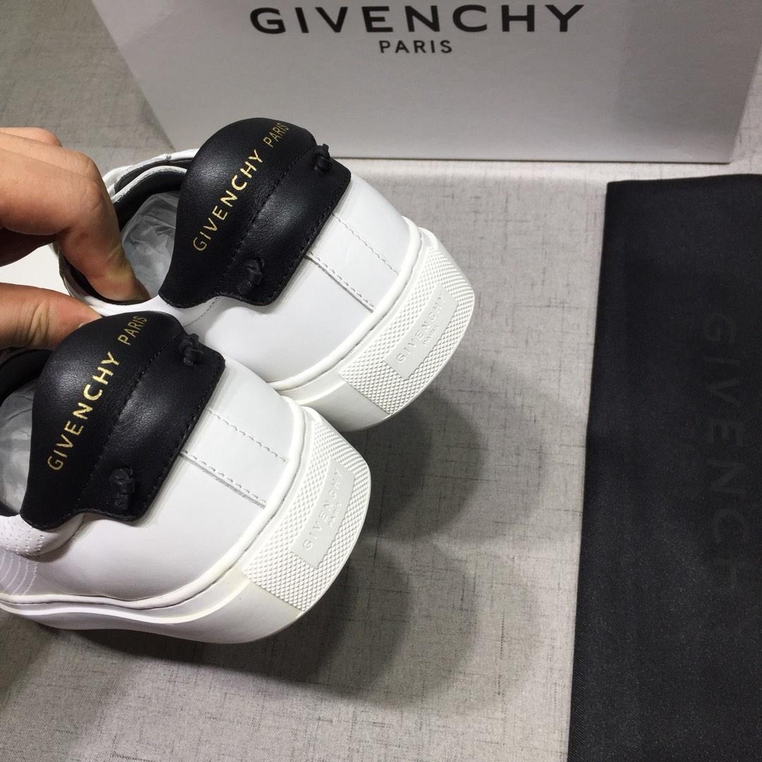 Givenchy Fashion Sneakers White and Embroidered upper with White sole MS07443