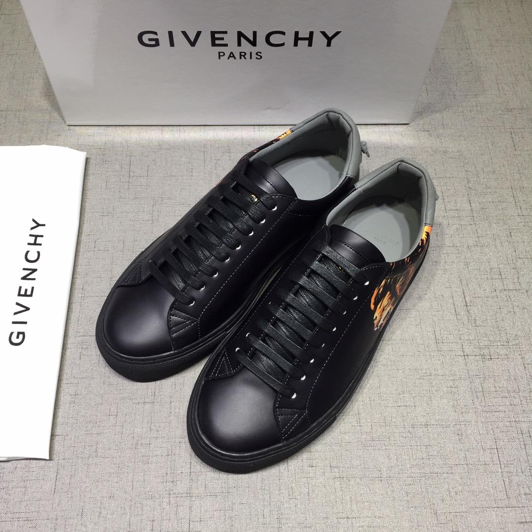 Givenchy Fashion Sneakers Black and Lion print with grey heel MS07445