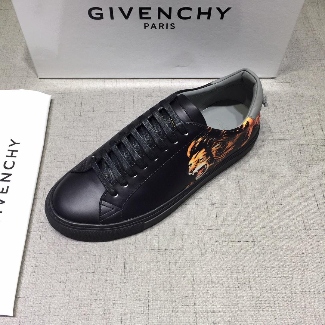 Givenchy Fashion Sneakers Black and Lion print with grey heel MS07445