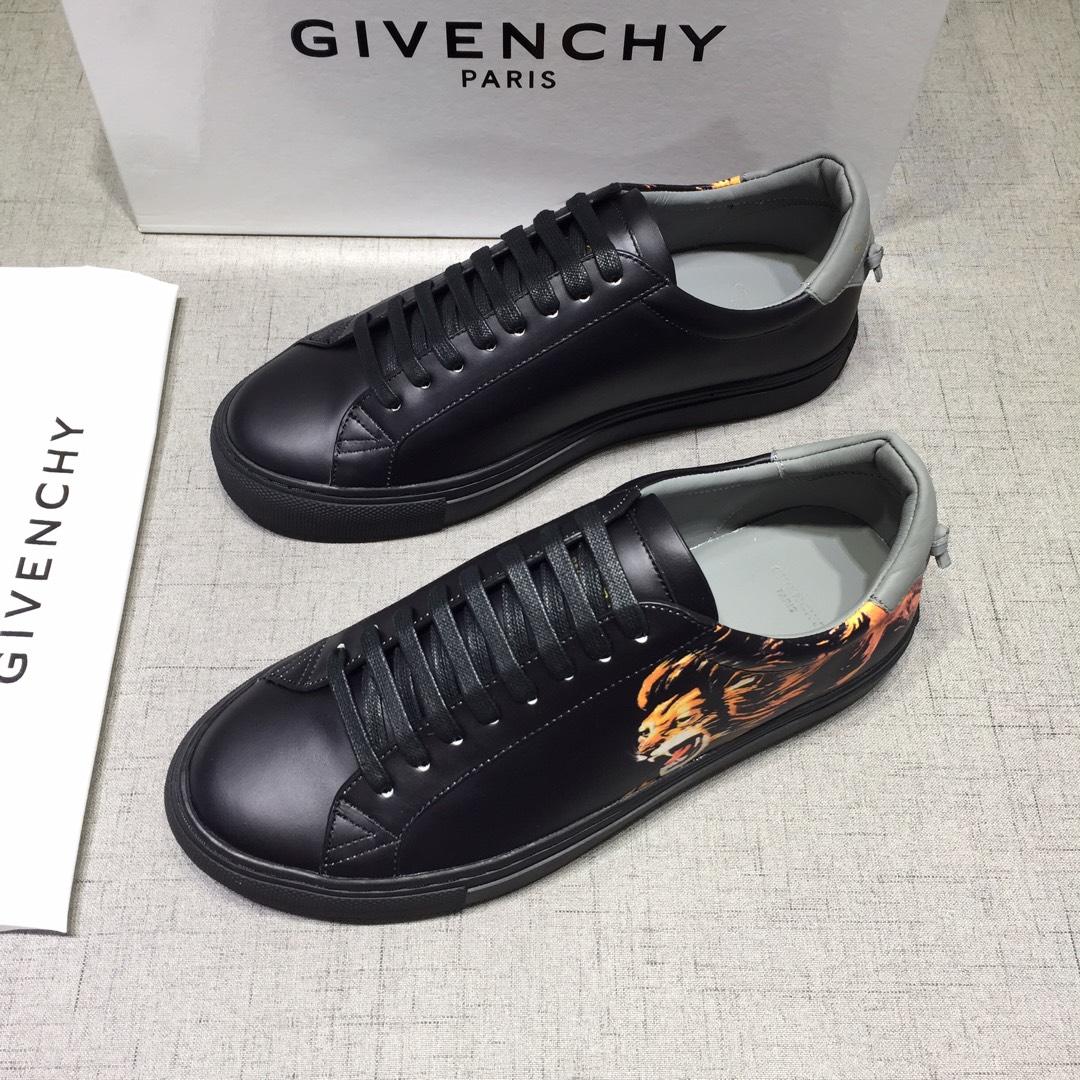 Givenchy Fashion Sneakers Black and Lion print with grey heel MS07445