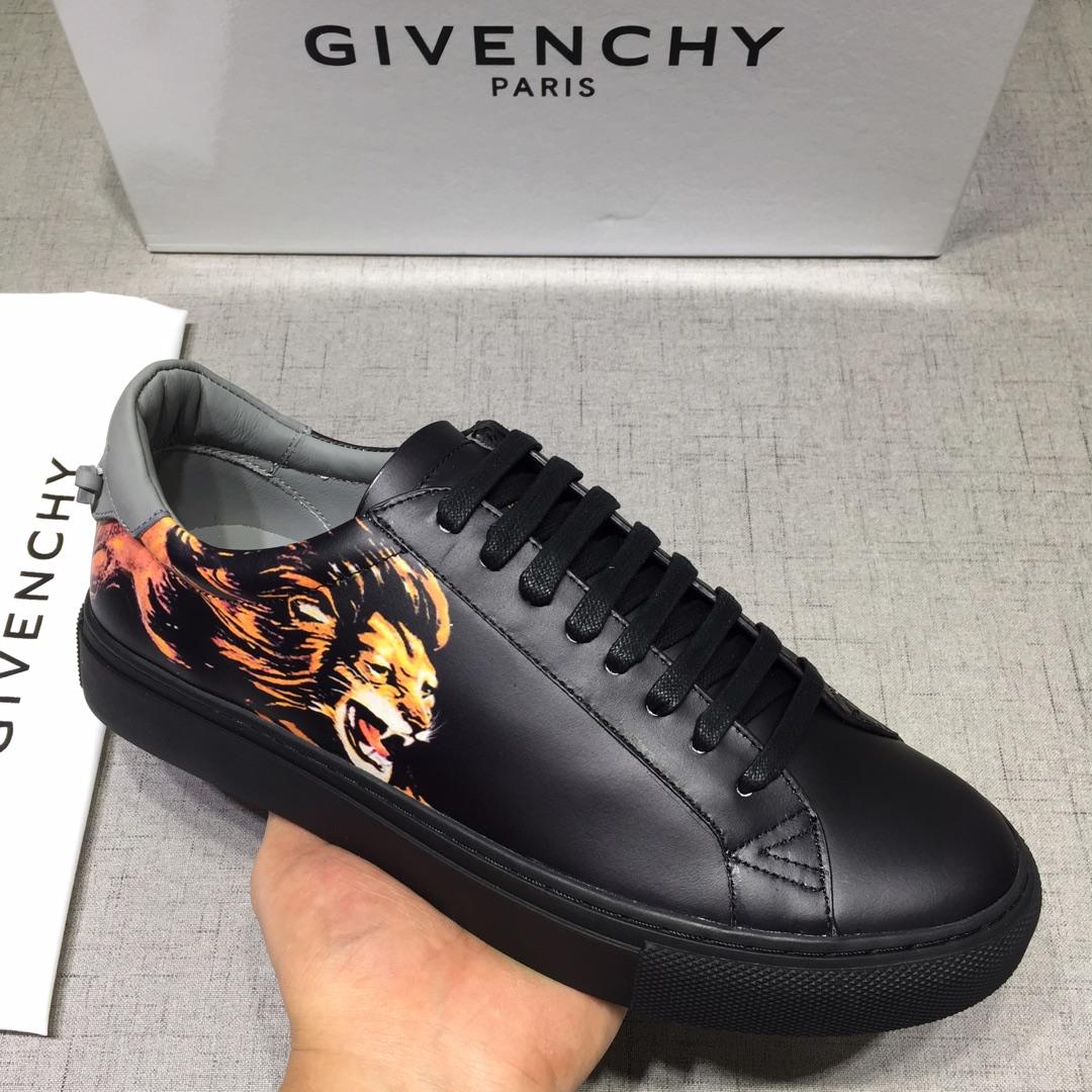 Givenchy Fashion Sneakers Black and Lion print with grey heel MS07445